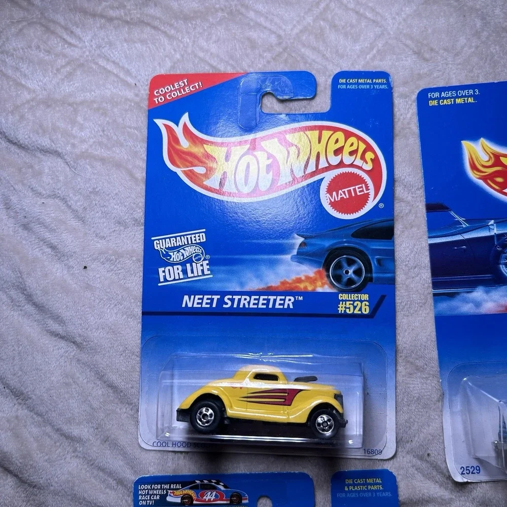 Hot Wheels Set Of 4 Cars Diecast 1:64‎ NIB #526 #44 #619 #198